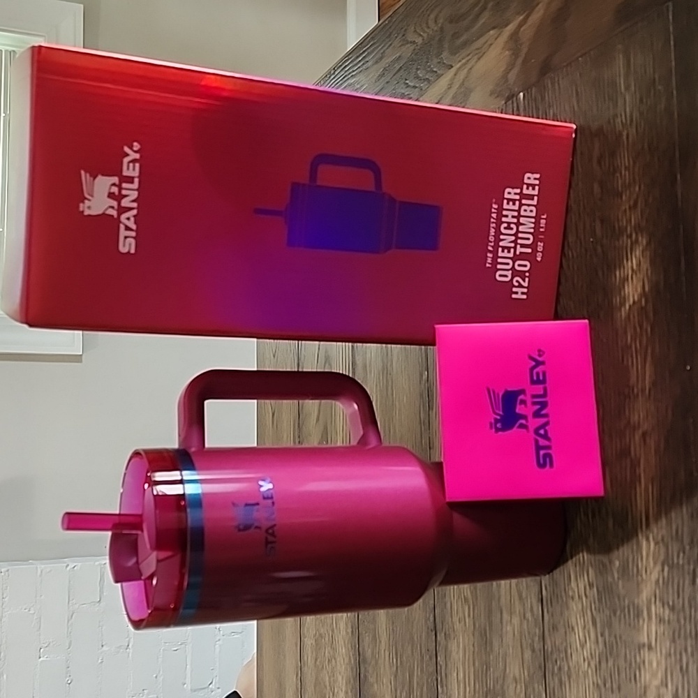 Stanley Valentine's Day 2025 40 oz Tumbler In Berry Truffle Brand New In Box - Picture 4 of 6